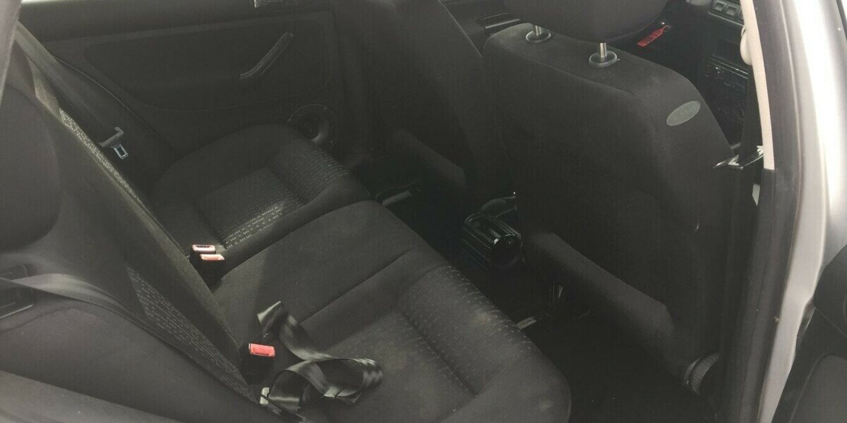 VW Golf TDi,Champ,Klima,1 Hd.,Tüv Neu 223.000 km 2.450 &euro; Himmelkron 95502