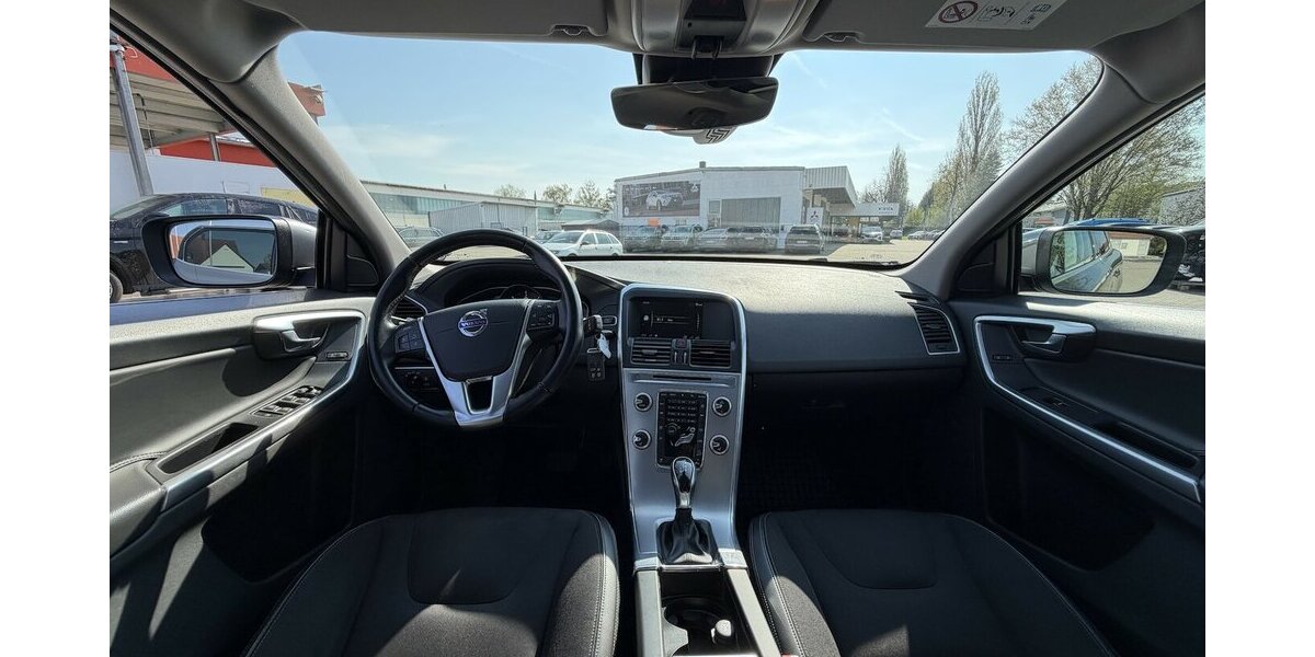 Volvo XC60 Momentum AWD / SitzH / Panorama 104.000 km 20.490 &euro; Donauwörth 86609