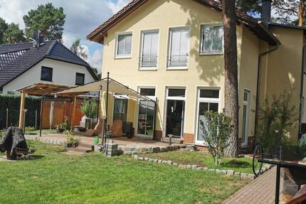 Haus Neuenhagen bei Berlin - 8 Zimmer, 212 m&sup2;, 3.250&euro; | Angebot:25049650