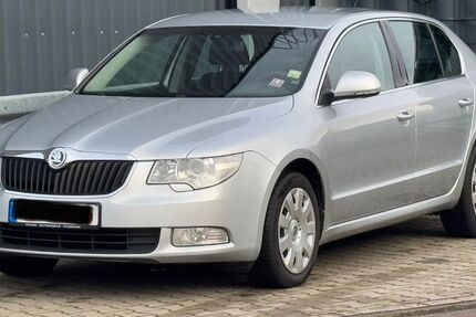 Skoda Superb 182.000 km 4.899 € Hamburg 20539