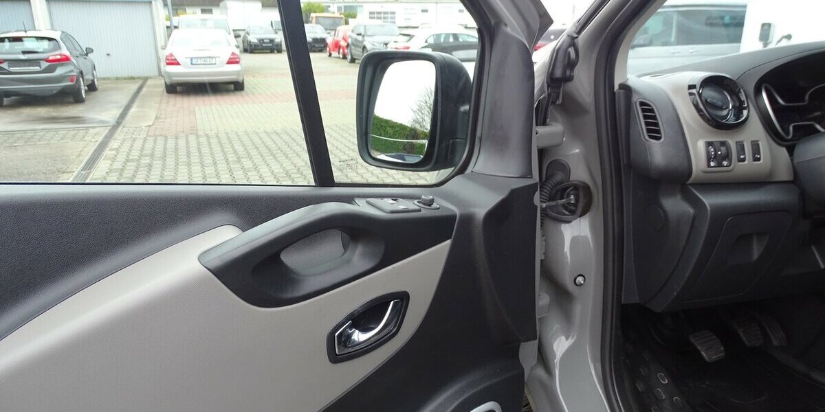 Nissan NV300 L2H1 2,9t COMFORT 127.943 km 15.990 &euro; Rodgau 63110