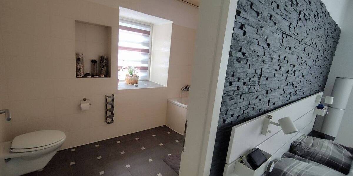 HalleSüdliche Innenstadt: Flexible Büro-Praxisfläche mit separater Wohnmöglichkeit und Garten 9 zimmer