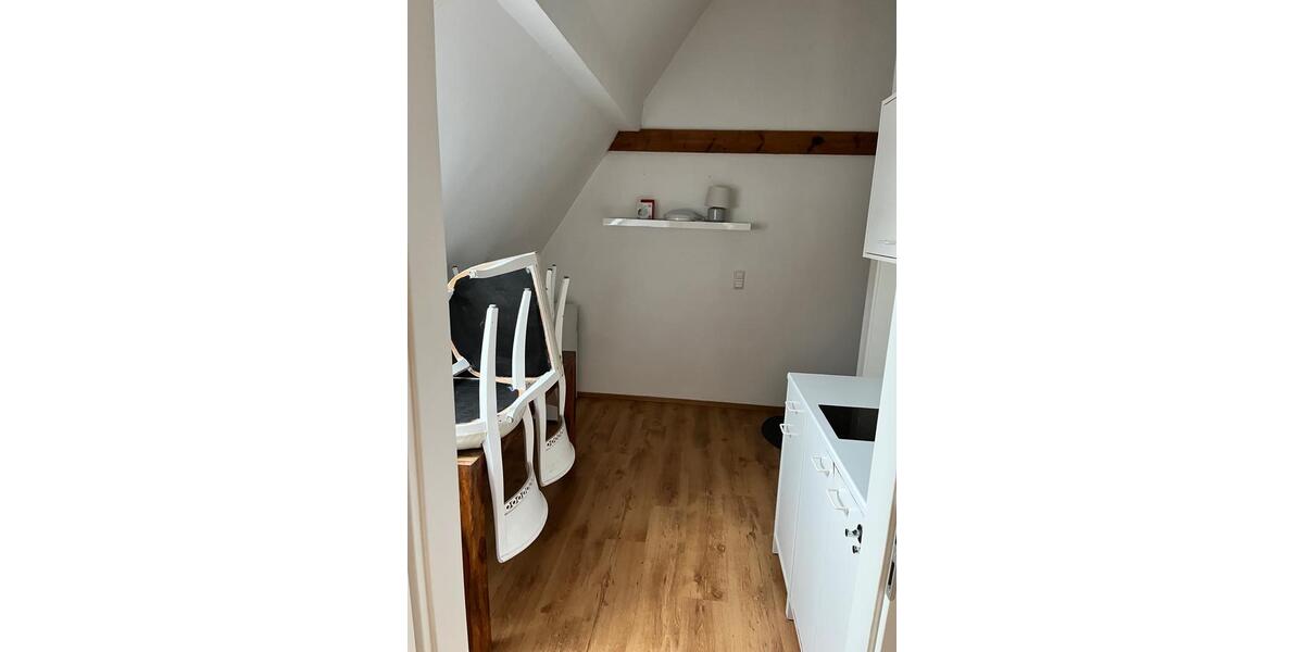 Charmante DG-Wohnung in Top-Lage – ab 01.02.2026 frei 1 zimmer