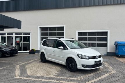 VW Touran 119.957 km 14.990 € Zwickau 08056