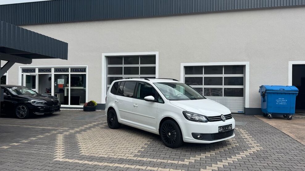VW Touran 119.957 km 14.990 € Zwickau 08056