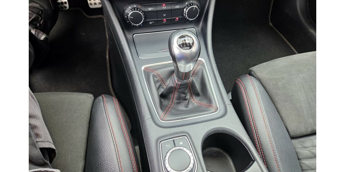 Mercedes-Benz CLA 200 Shooting Brake AMG Line Navi/LED 120.570 km 12.400 &euro; Wilsdruff 01723