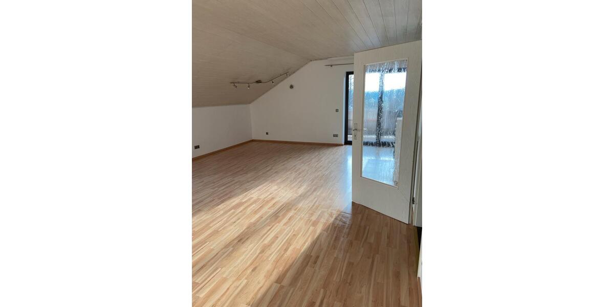 Dachgeschoßwohnung Luhe-Wildenau Wildenau - 2 Zimmer, 109 m&sup2;, 950&euro; | Angebot:25406667