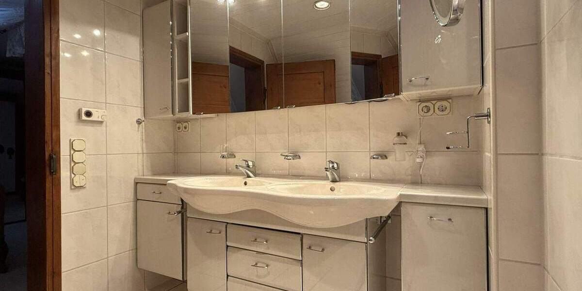 Mehrfamilienhaus, Wohnhaus Dettingen unter Teck - 1 Zimmer, 197 m&sup2;, 745.000&euro; | Angebot:25733069