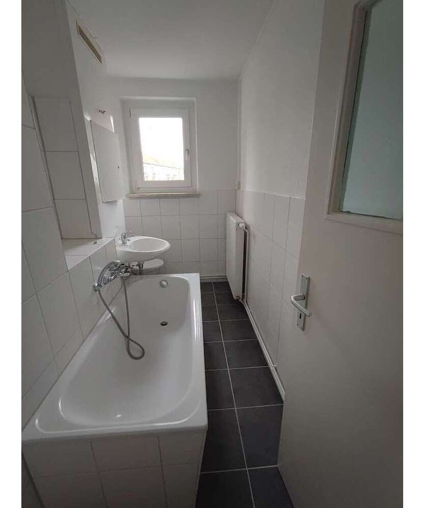 Wohnung zum Mieten in Merseburg 338 € 58.21 m²