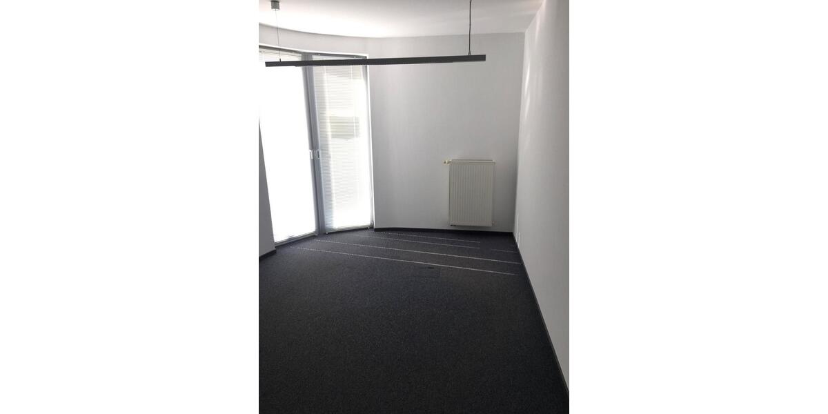 Vielseitige nutzbare moderne Gewerbeimmobilie in St. Ingbert zimmer