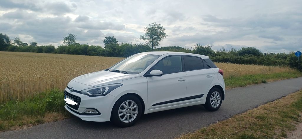 Hyundai i20 77.189 km 9.300 &euro; Neumünster 24536