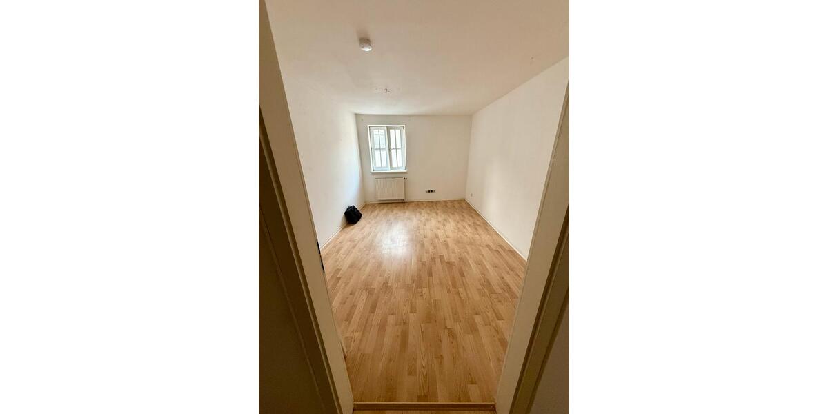 Mehrfamilienhaus, Wohnhaus Landau an der Isar - 14 Zimmer, 380 m&sup2;, 740.000&euro; | Angebot:26091158