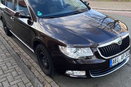 Skoda Superb 127.875 km 9.990 &euro; holzweißig 06808