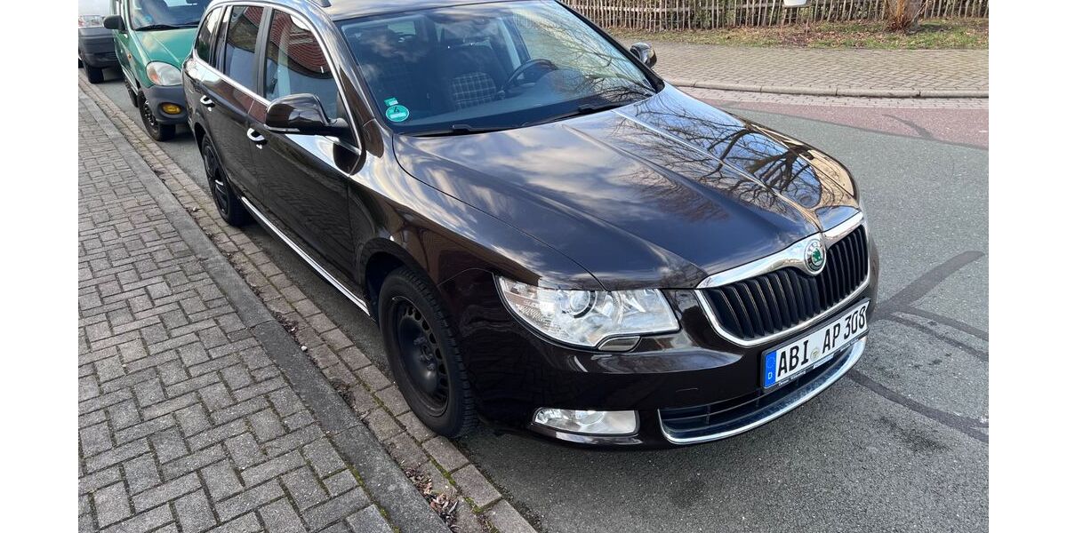 Skoda Superb 127.875 km 9.990 &euro; holzweißig 06808