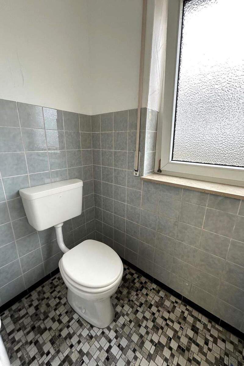 Großzügige, renovierte 3,5-Zimmerwohnung mit großem Südbalkon in bevorzugter Lage 3 zimmer