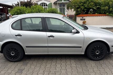 Seat Leon 208.000 km 1.290 &euro; Langquaid OT Niederleierndorf 84085