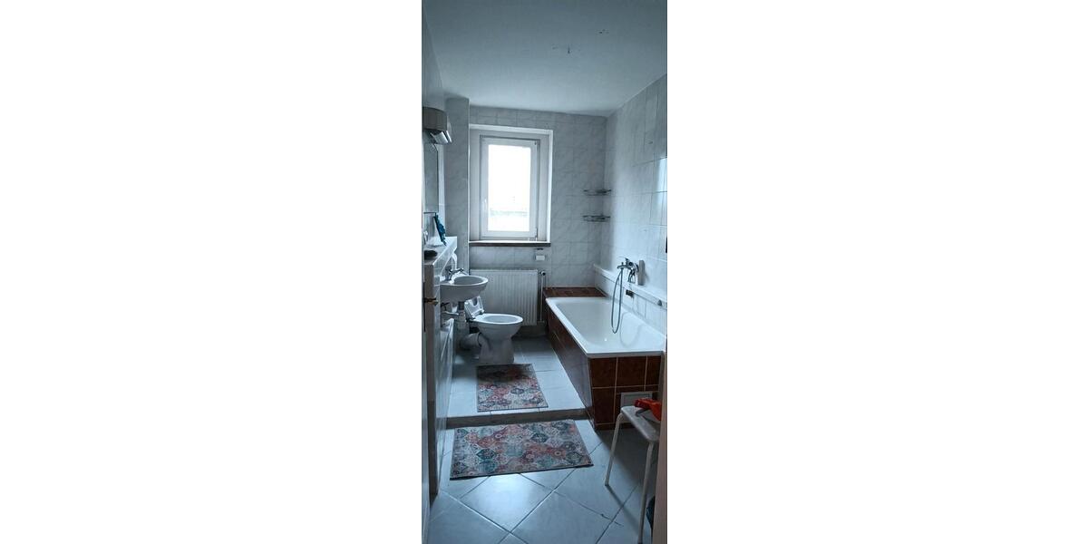 Erdgeschoss: 3-Zimmer-Wohnung mit Parkplatz & Garten 3 zimmer