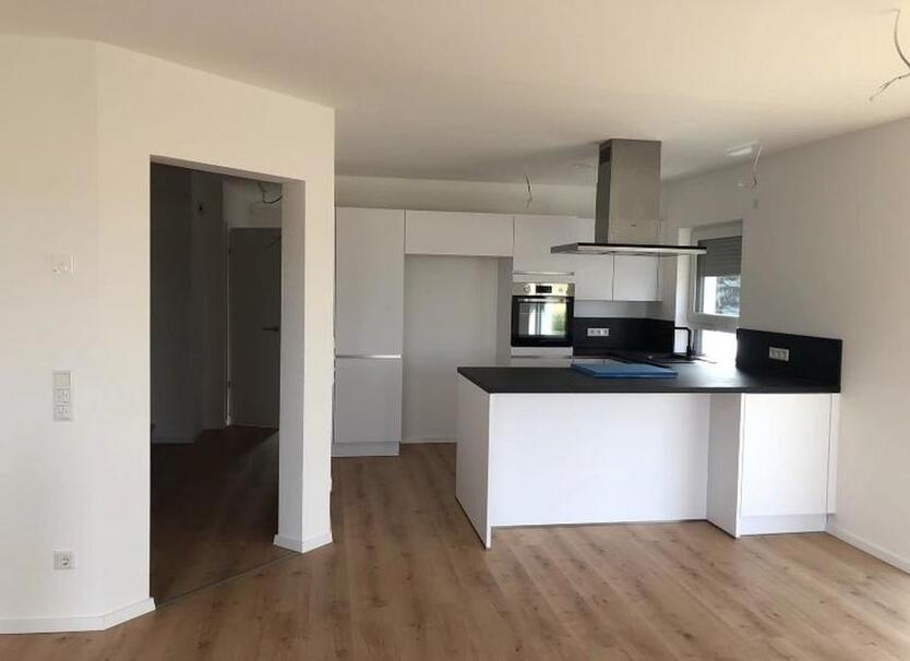 Exklusive Neubau-Doppelhaushälfte mit moderner Architektur und Effizienzstandard
