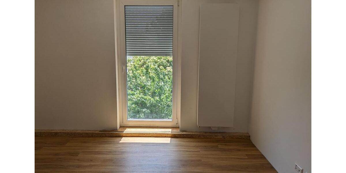 Dachgeschoßwohnung Trossingen - 4.5 Zimmer, 111 m&sup2;, 333&euro; | Angebot:25329957