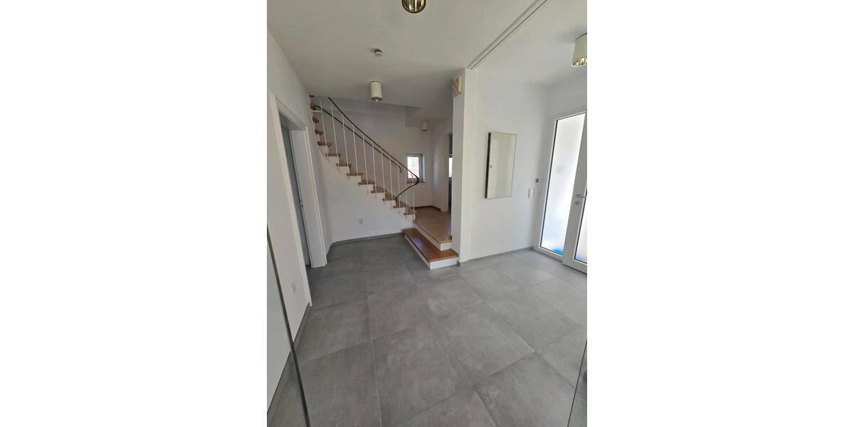 Einfamilienhaus Lemgo - 3 Zimmer, 135 m&sup2;, 1.650&euro; | Angebot:26302191