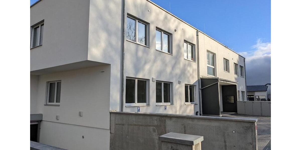 Neu - €8qm - 4 x 275qm oder 1.100qm, Tiefgarage mit 19x E-Ladestationen, Aufzug, Klimatisiert zimmer