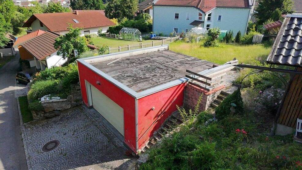 Sonniges Baugrundstück in bevorzugter Wohnlage mit bebaubarer Doppelgarage