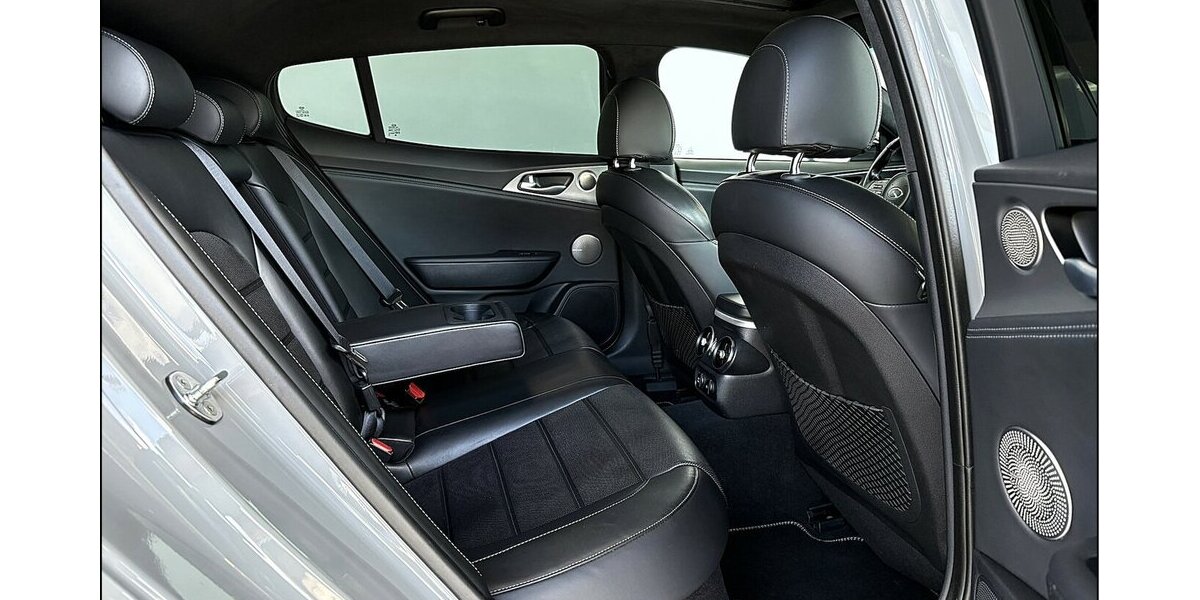 Kia Stinger GT 4WD LED Pano HUD ACC Kam Ass 110.000 km 29.990 &euro; Stade 21682