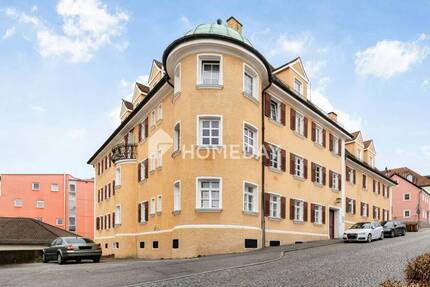 Großzügige 4-Zimmer-Wohnung im historischen Mehrfamilienhaus in Landau a. d. Isar