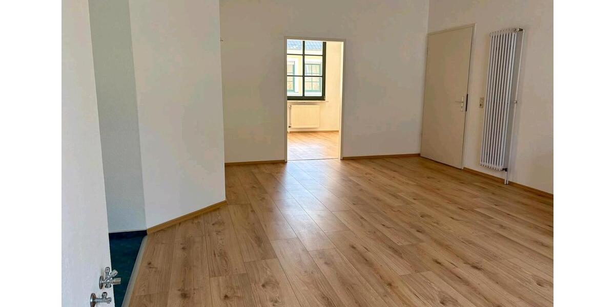 Etagenwohnung Selb - 7 Zimmer, 205 m&sup2;, 215.000&euro; | Angebot:27147854