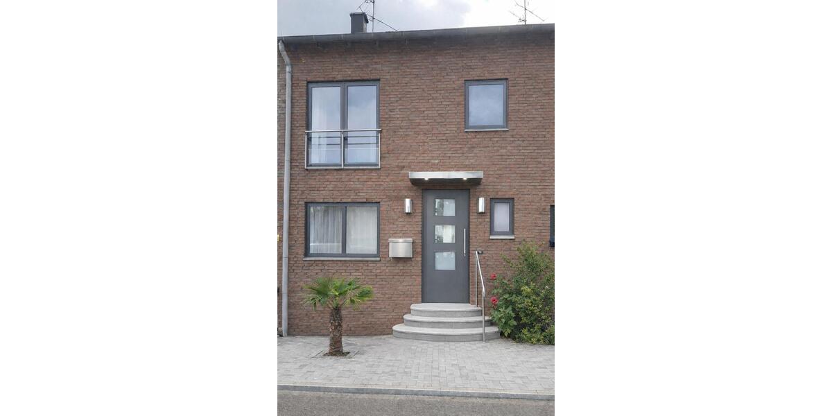 Haus 1-2 Fam. min Garage und Kaufgrund 4 zimmer