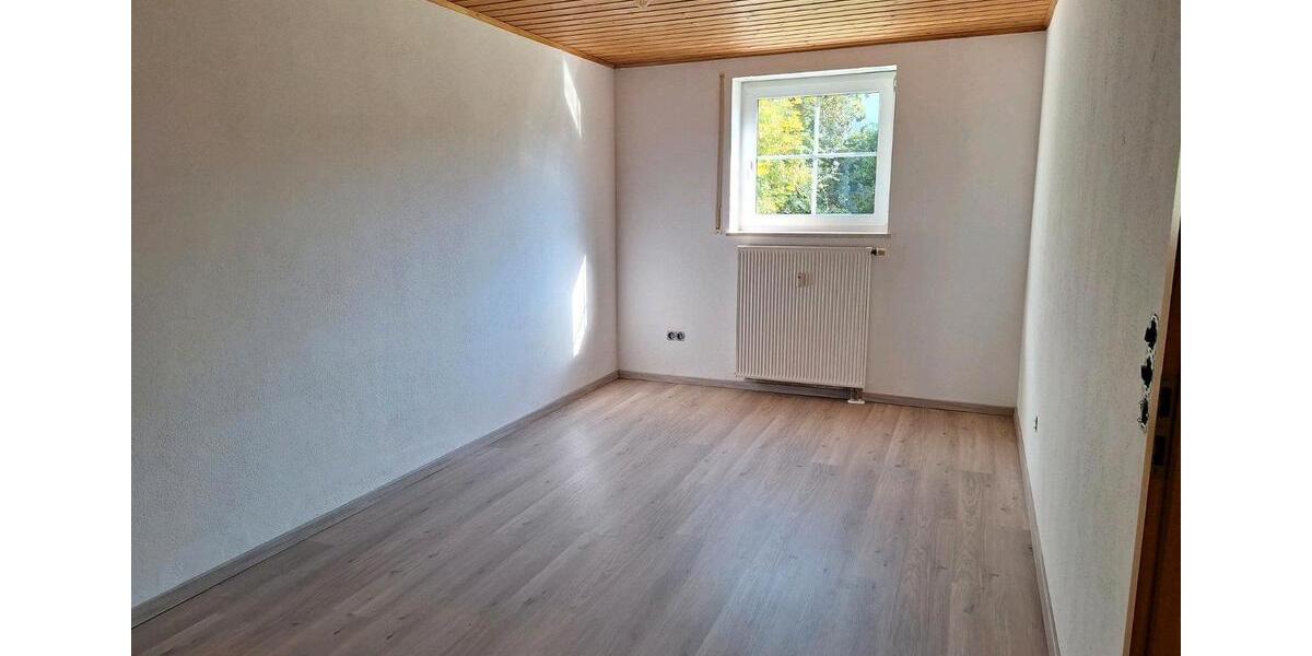Etagenwohnung Schierling - 3 Zimmer, 90 m&sup2;, 600&euro; | Angebot:26147914