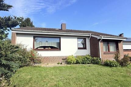 5 Zimmer Bungalow mit Satteldach auf 623 m² Eigenland mit Keller und Garage 5 zimmer