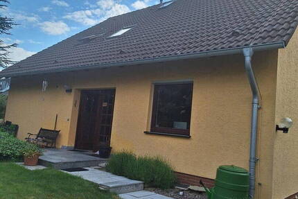 Mehrfamilienhaus auf 3 Etagen. Im Dachgeschoss 2 FerienMonteurWohnungen.