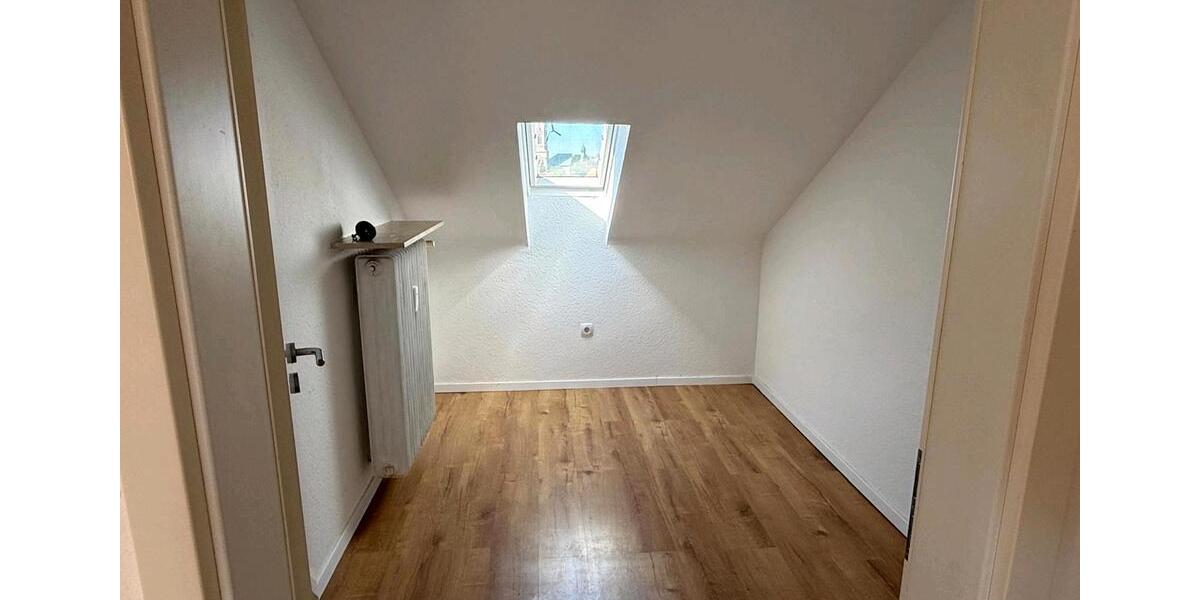 Dachgeschoßwohnung Lambsheim - 3 Zimmer, 65 m&sup2;, 650&euro; | Angebot:26635158