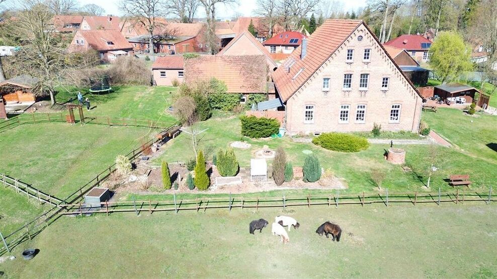 Charmanter Bauernhof für das Generationswohnen mit Pferdehaltung, mit viel Qualität und Platz
