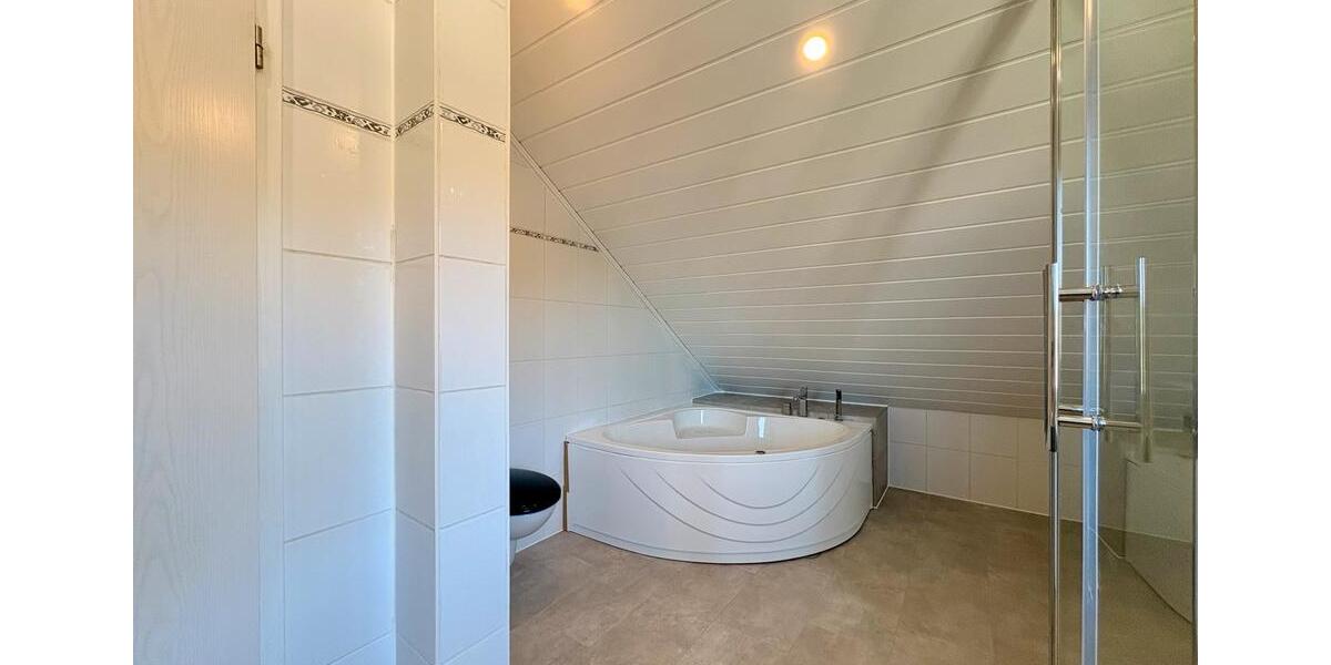 Dachgeschoßwohnung Dillenburg - 4 Zimmer, 94 m&sup2;, 215.000&euro; | Angebot:26402904