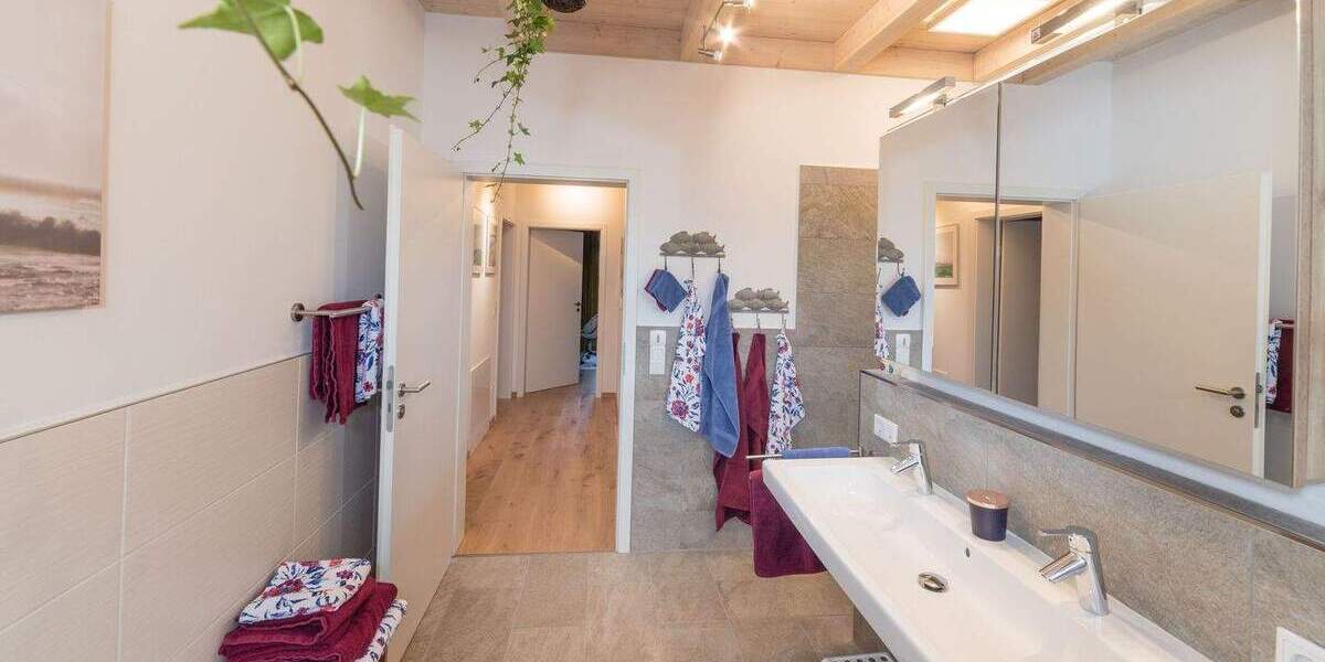 Doppelhaushälfte Oberreichenbach - 6 Zimmer, 196 m&sup2;, 2.490&euro; | Angebot:25355700