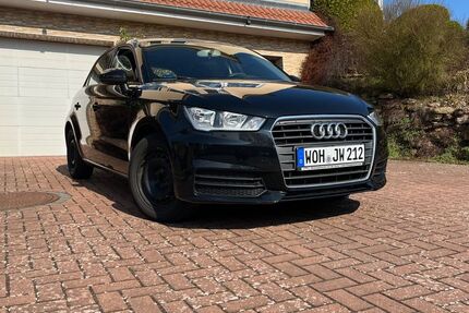 Audi A1 98.000 km 10.300 &euro; Volkmarsen 34471