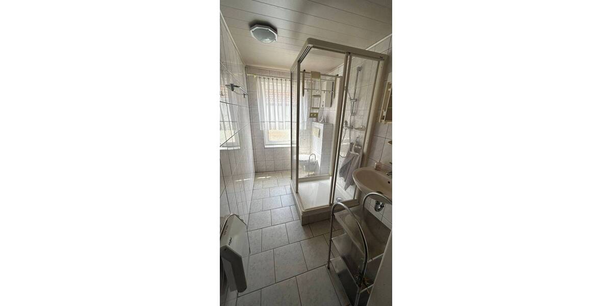 Einfamilienhaus Guthmannshausen Guthmannshausen - 8 Zimmer, 213 m&sup2;, 140.000&euro; | Angebot:25745772