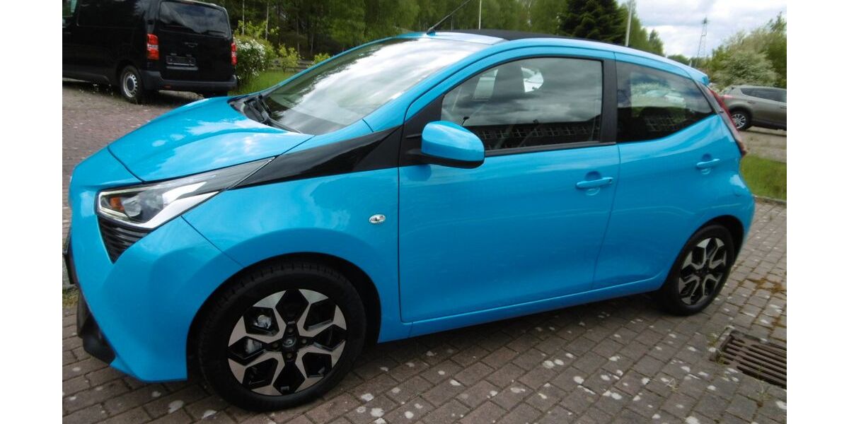 Toyota Aygo (X) 33.165 km 10.990 &euro; Suhl 98529