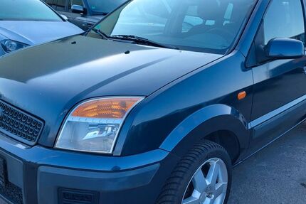 Ford Fusion 207.000 km 2.699 € Moers 47441
