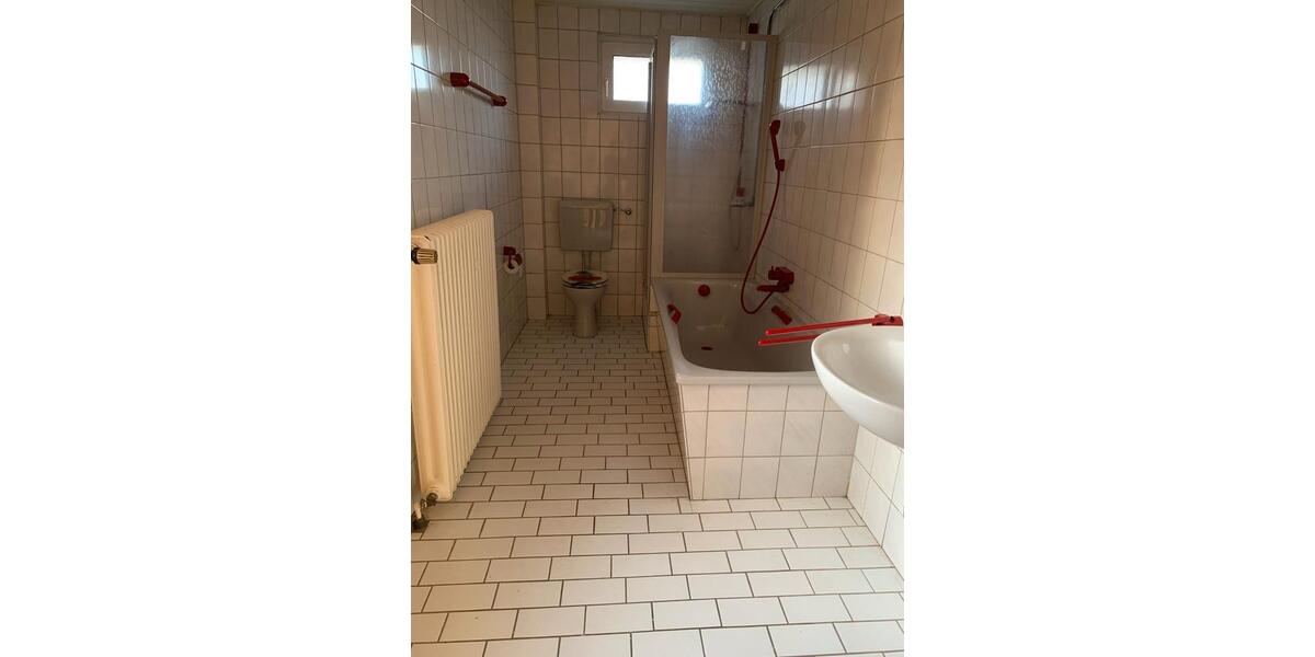 Erdgeschoßwohnung Lage - 4 Zimmer, 95 m&sup2;, 710&euro; | Angebot:26327012