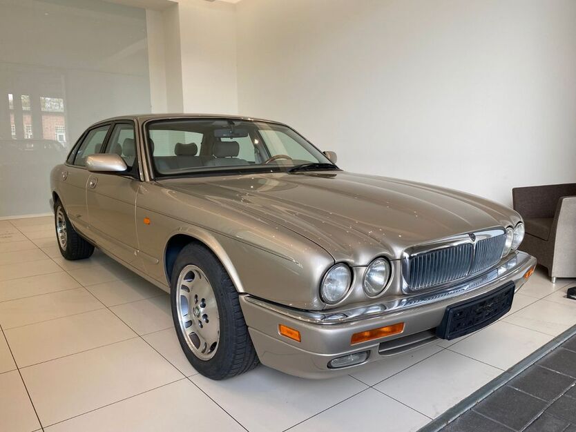 Jaguar XJ 81.190 km 12.970 € Bremen 28357
