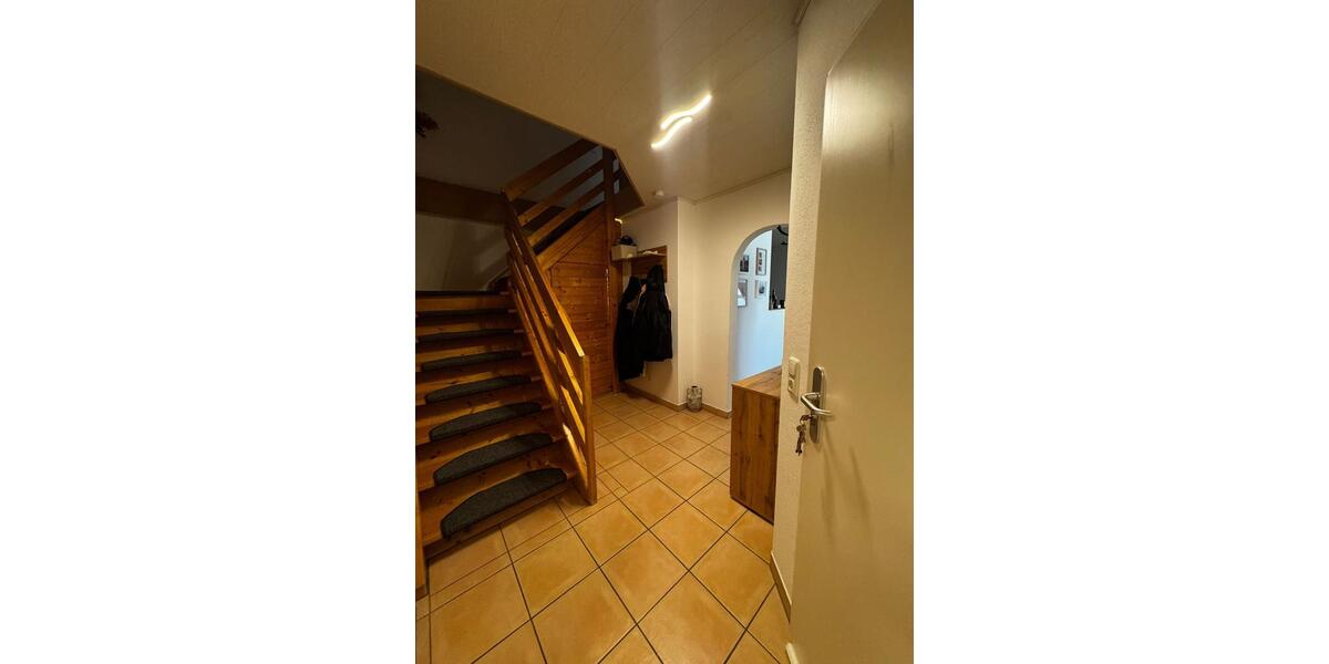 Dachgeschoßwohnung Dingolfing - 4.5 Zimmer, 110 m&sup2;, 1.300&euro; | Angebot:25936868