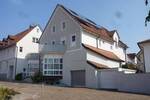 WOHNEN IN DER CITY VON GERADSTETTEN! Helle 3 Zi. - Wohnung im 1. OG. mit gemeinsamer Dachterrasse