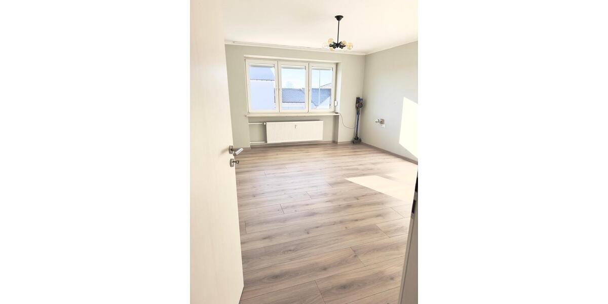 Etagenwohnung Vilsbiburg - 4 Zimmer, 100 m&sup2;, 900&euro; | Angebot:26420650
