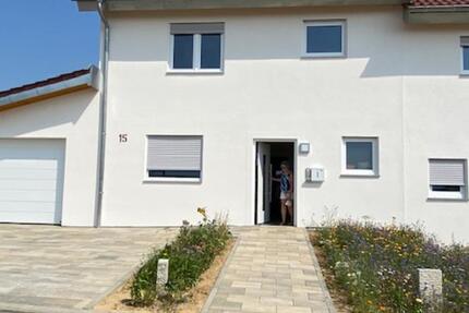 Erstbezug - moderne DH Hälfte mit PV Anlage, Wallbox, Wärmepumpe 4 zimmer