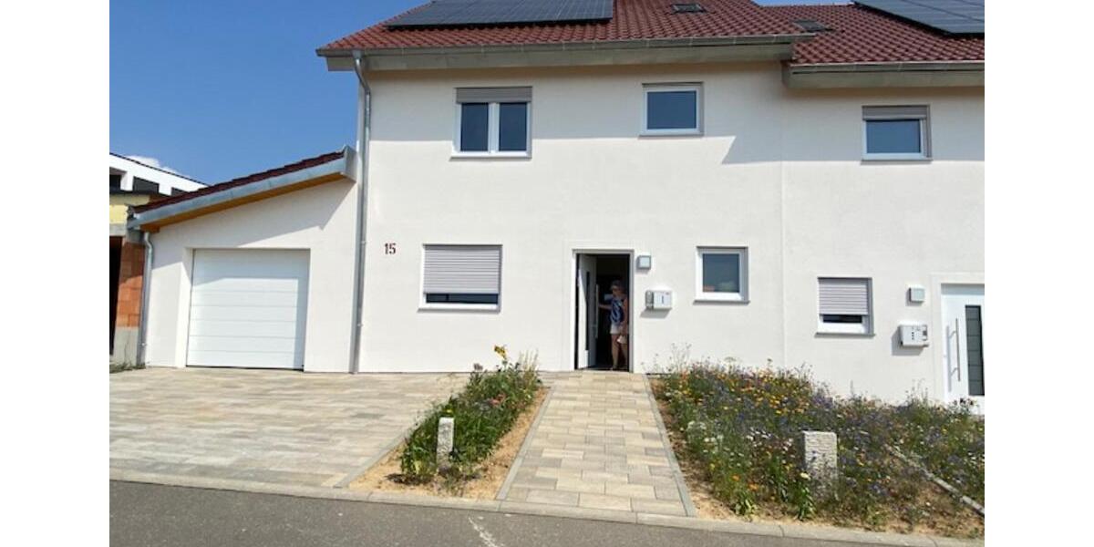 Erstbezug - moderne DH Hälfte mit PV Anlage, Wallbox, Wärmepumpe 4 zimmer