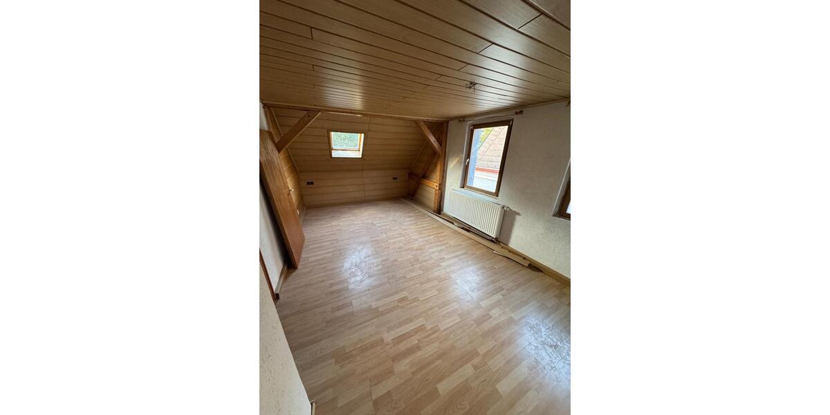 Reihenhaus Selb - 7 Zimmer, 120 m&sup2;, 85.000&euro; | Angebot:27239372