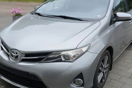 Toyota Auris 153.000 km 6.700 &euro; Homburg 66424